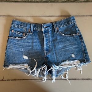 High wasted Levi denim shorts
